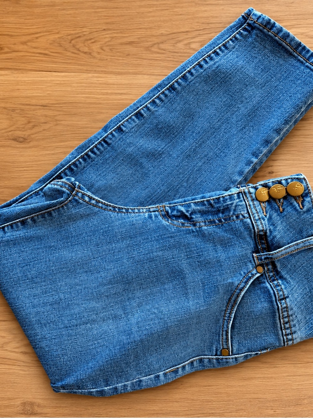 d. jeans High-Rise Skinny Jeans
Women's Blue Medium Wash 3-Button, Size 8 - Picture 9 of 9